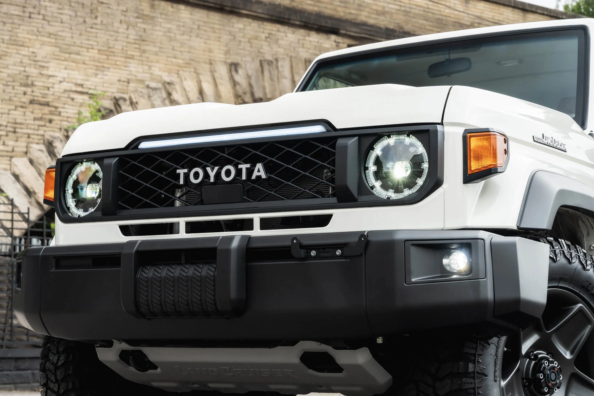 Toyota Land Cruiser 70 (2023 Onwards) LED Facelift Headlights with DRL's - Image 25