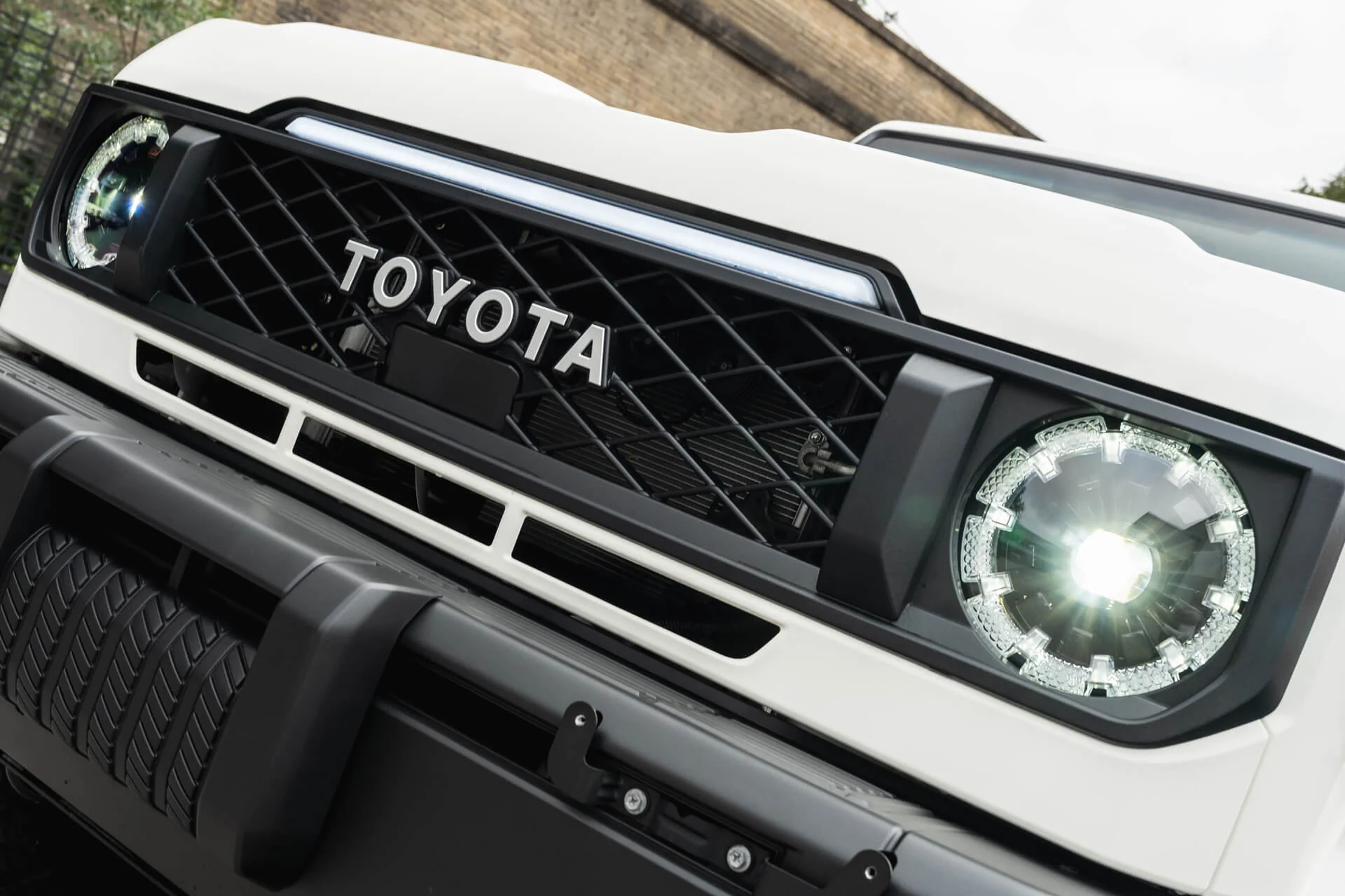 Toyota Land Cruiser 70 (2023 Onwards) LED Facelift Headlights with DRL's - Image 3